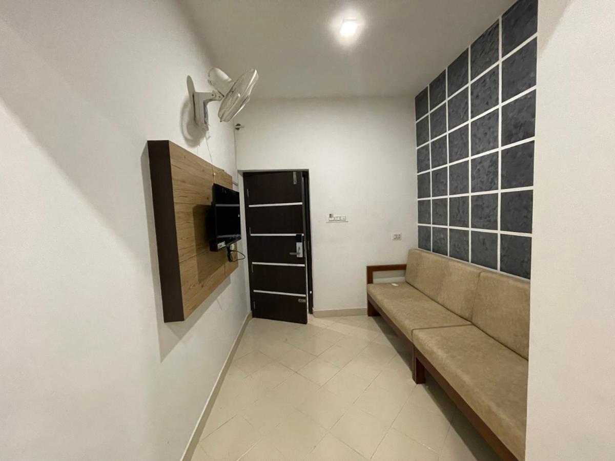 Pmr Grandays Hotel Malappuram Exterior photo